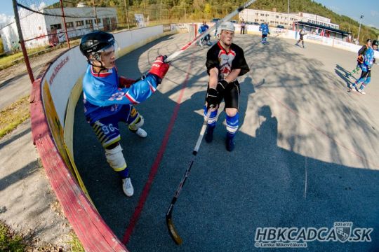 Prialo po�asie aj hokejbalov� kum�t